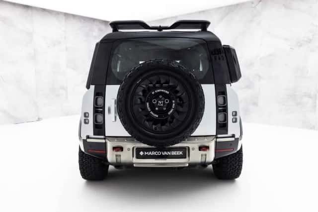 Land Rover Defender (2021) thumbnail 12