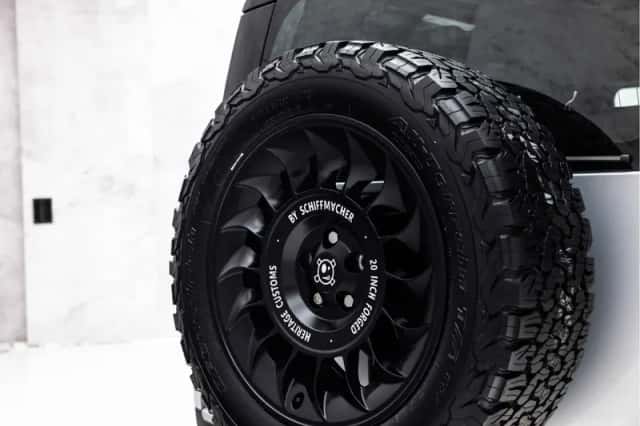 Land Rover Defender (2021) thumbnail 13