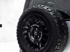 Land Rover Defender (2021) thumbnail 13