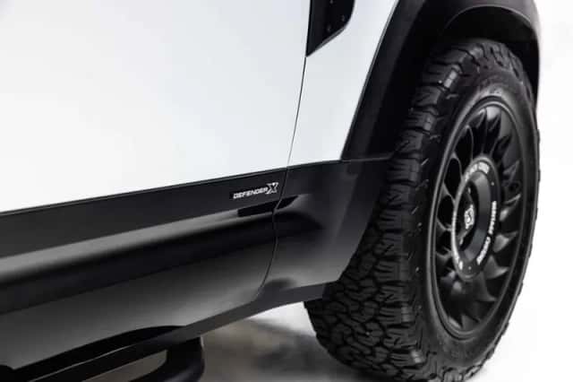 Land Rover Defender (2021) thumbnail 16