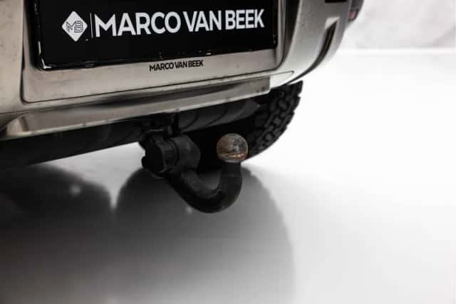 Land Rover Defender (2021) thumbnail 18
