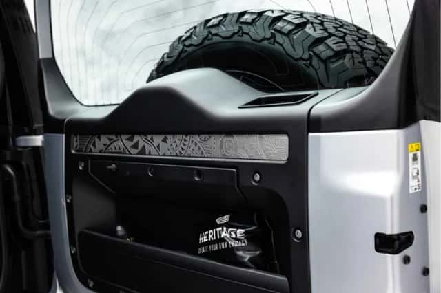Land Rover Defender (2021) thumbnail 19
