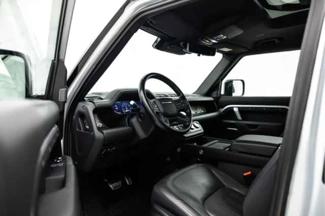 Land Rover Defender (2021) thumbnail 20