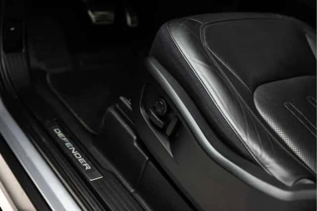 Land Rover Defender (2021) thumbnail 22