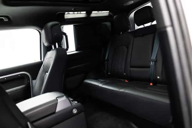 Land Rover Defender (2021) thumbnail 23