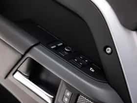 Land Rover Defender (2021) thumbnail 28