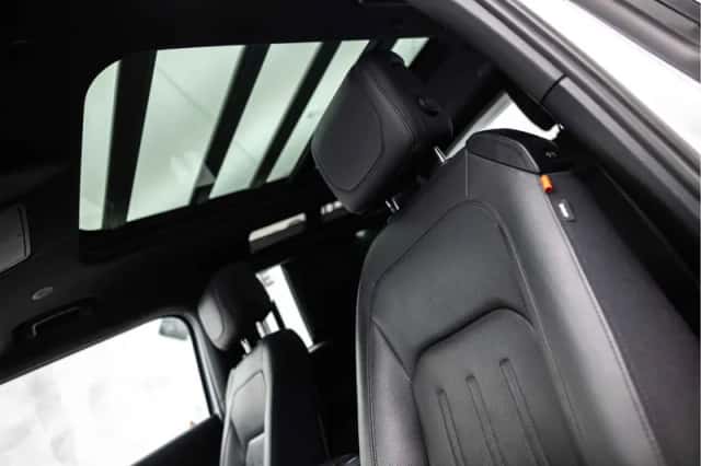 Land Rover Defender (2021) thumbnail 29