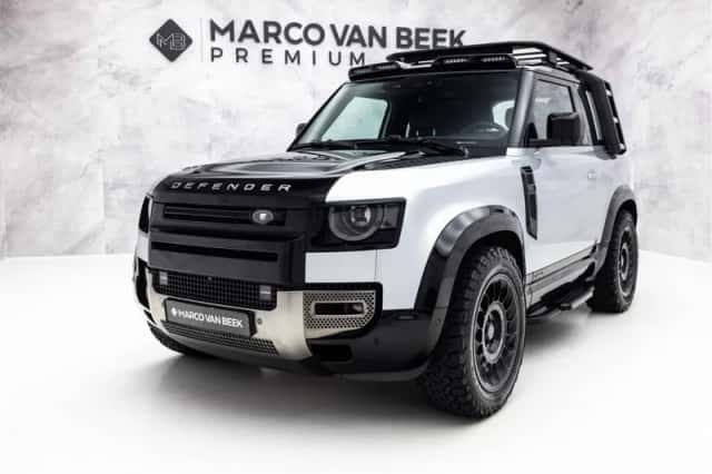 Land Rover Defender (2021) thumbnail 4