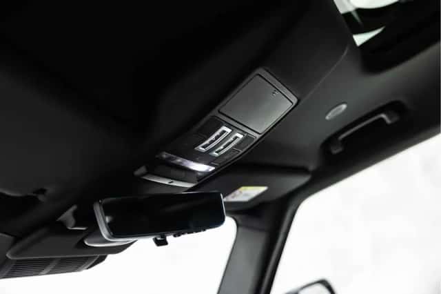 Land Rover Defender (2021) thumbnail 31