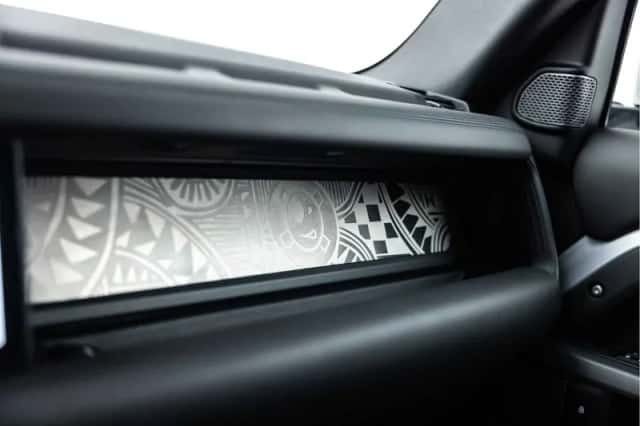 Land Rover Defender (2021) thumbnail 32