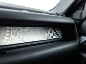 Land Rover Defender (2021) thumbnail 32
