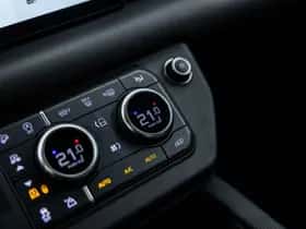 Land Rover Defender (2021) thumbnail 35