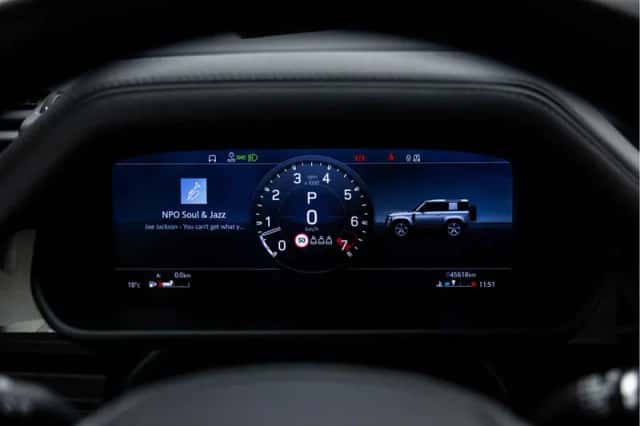 Land Rover Defender (2021) thumbnail 39