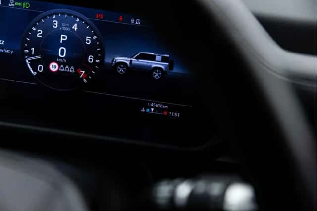 Land Rover Defender (2021) thumbnail 40