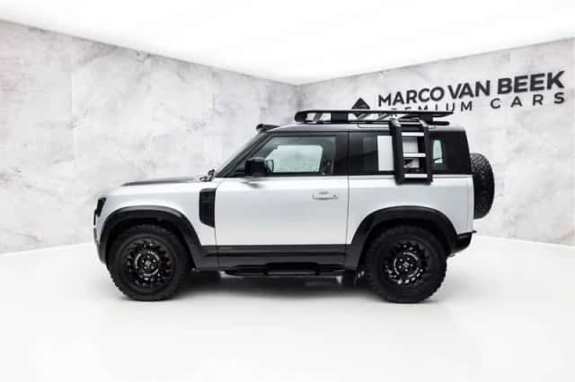 Land Rover Defender (2021) thumbnail 5