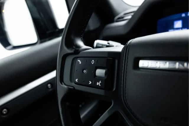 Land Rover Defender (2021) thumbnail 41