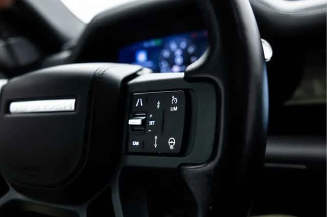 Land Rover Defender (2021) thumbnail 42