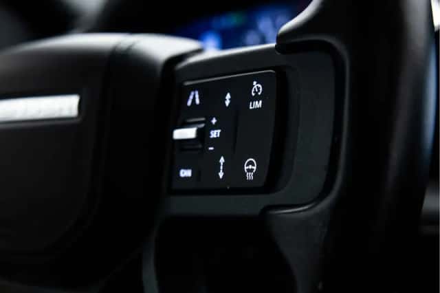 Land Rover Defender (2021) thumbnail 43