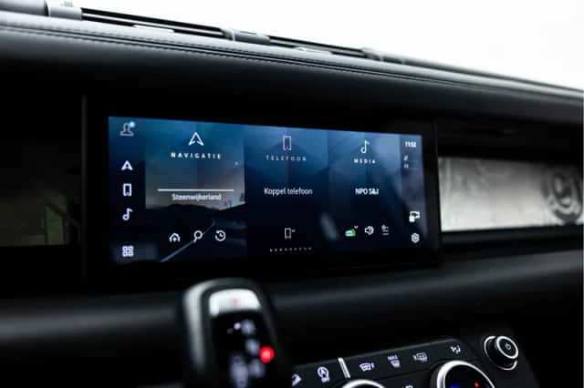 Land Rover Defender (2021) thumbnail 45