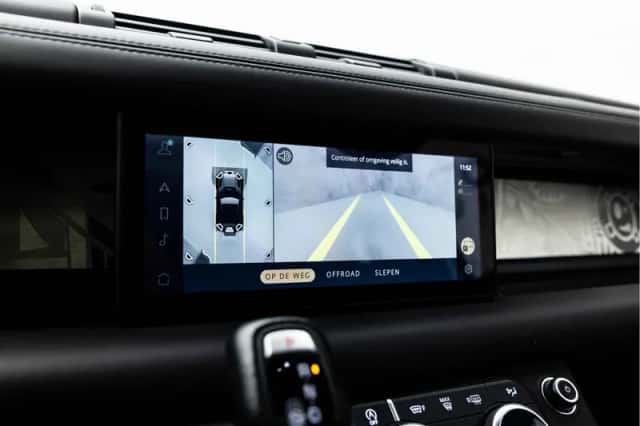 Land Rover Defender (2021) thumbnail 46