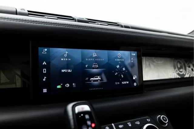 Land Rover Defender (2021) thumbnail 48