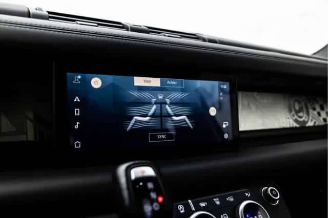 Land Rover Defender (2021) thumbnail 51