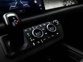Land Rover Defender (2021) thumbnail 52