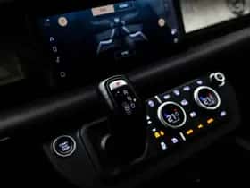 Land Rover Defender (2021) thumbnail 53