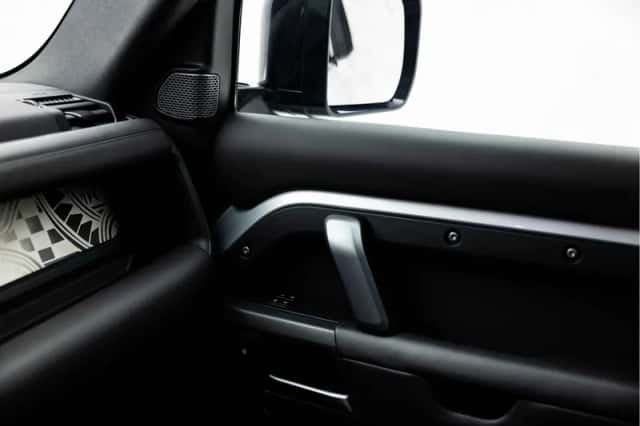Land Rover Defender (2021) thumbnail 56