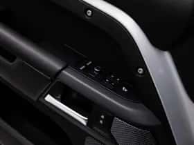 Land Rover Defender (2021) thumbnail 58