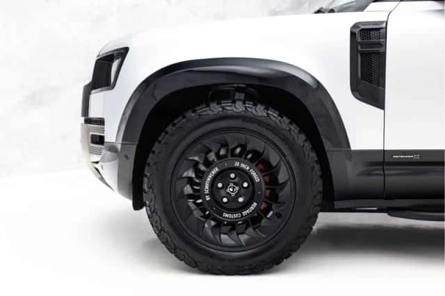 Land Rover Defender (2021) thumbnail 8