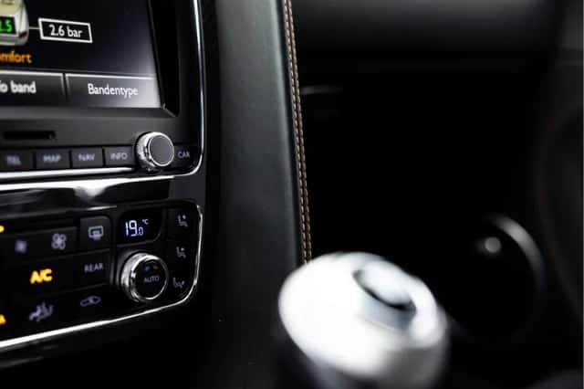 Bentley Continental GTC (2015) thumbnail 62