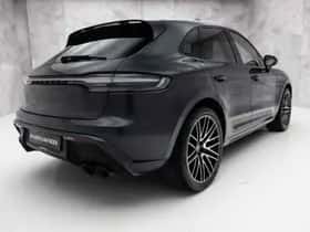 Porsche Macan (2022) thumbnail 2