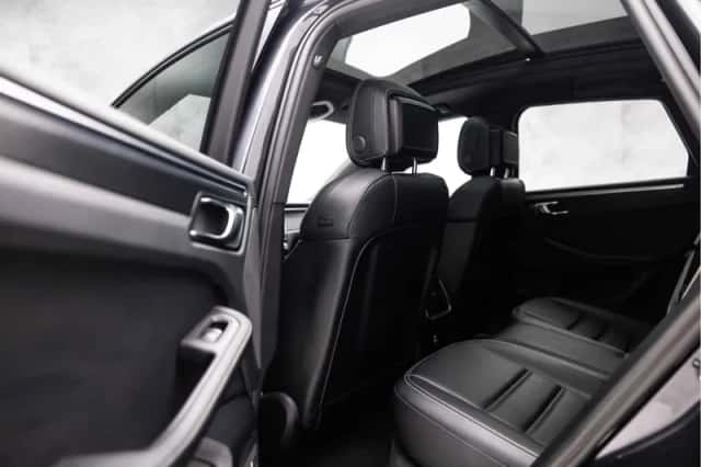 Porsche Macan (2022) thumbnail 12