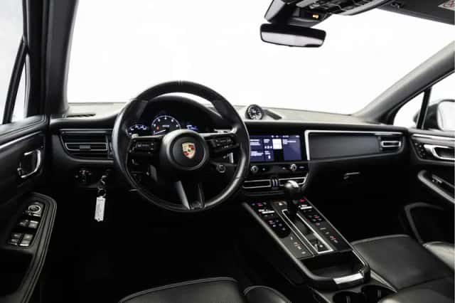 Porsche Macan (2022) thumbnail 14