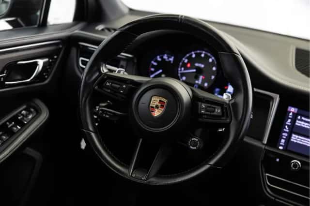 Porsche Macan (2022) thumbnail 15
