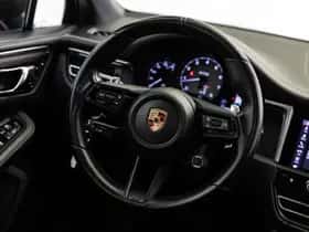 Porsche Macan (2022) thumbnail 15