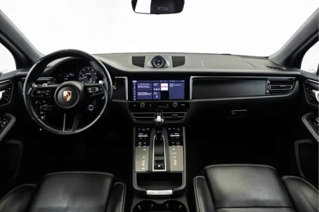 Porsche Macan (2022) thumbnail 16