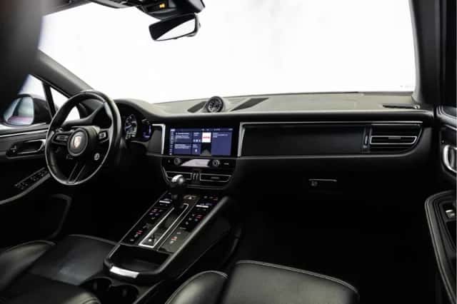 Porsche Macan (2022) thumbnail 17