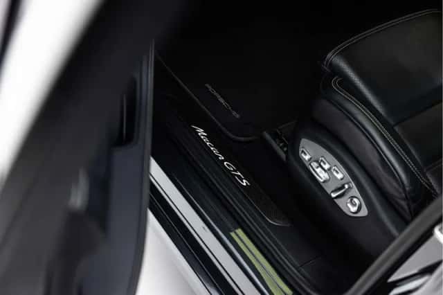 Porsche Macan (2022) thumbnail 18