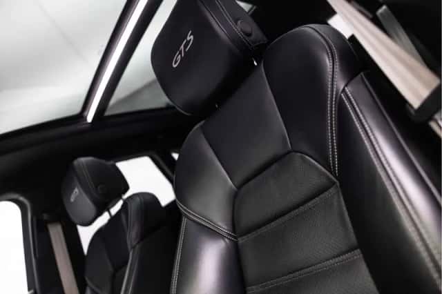 Porsche Macan (2022) thumbnail 20