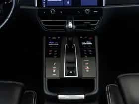 Porsche Macan (2022) thumbnail 24