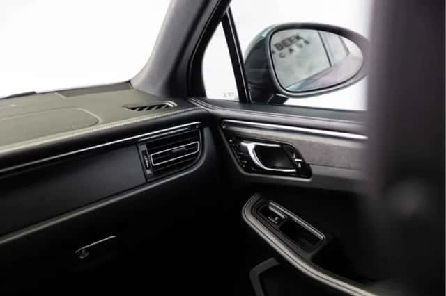 Porsche Macan (2022) thumbnail 25