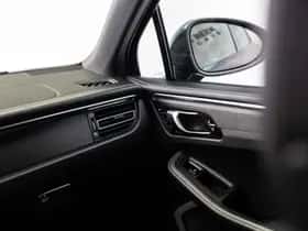 Porsche Macan (2022) thumbnail 25