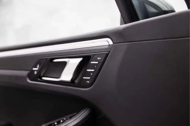 Porsche Macan (2022) thumbnail 26