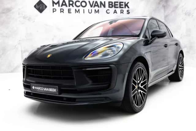 Porsche Macan (2022) thumbnail 4