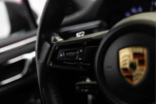 Porsche Macan (2022) thumbnail 32