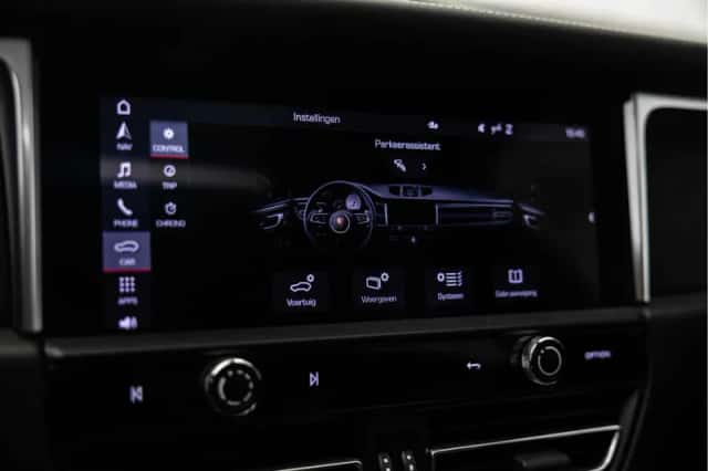 Porsche Macan (2022) thumbnail 40