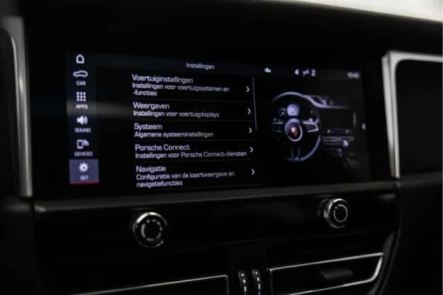 Porsche Macan (2022) thumbnail 43