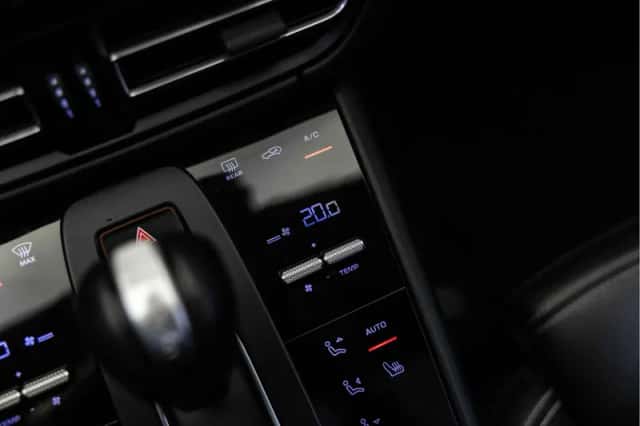 Porsche Macan (2022) thumbnail 49